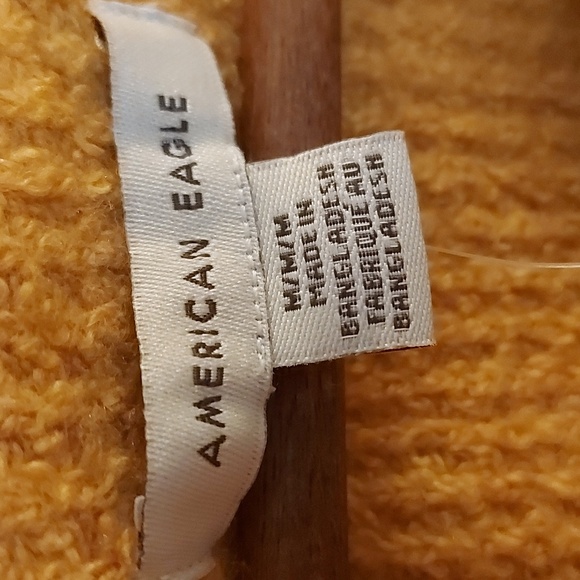 NWT American Eagle Mustard Ribbed Henley Sweater Size Medium - Picture 4 of 6